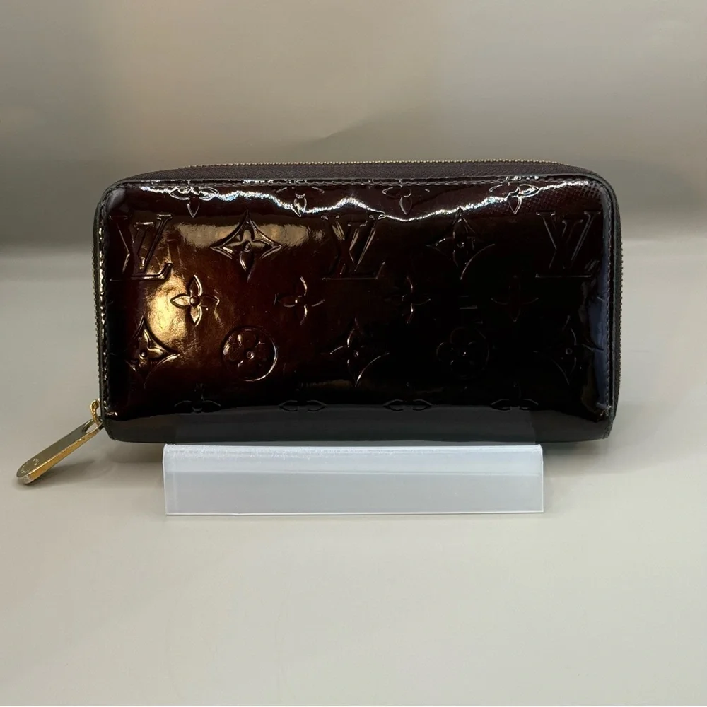 AUTHENTIC AMARANTI ( PURPLE) Vernice ZIPPY WALLET - Picture 1 of 16